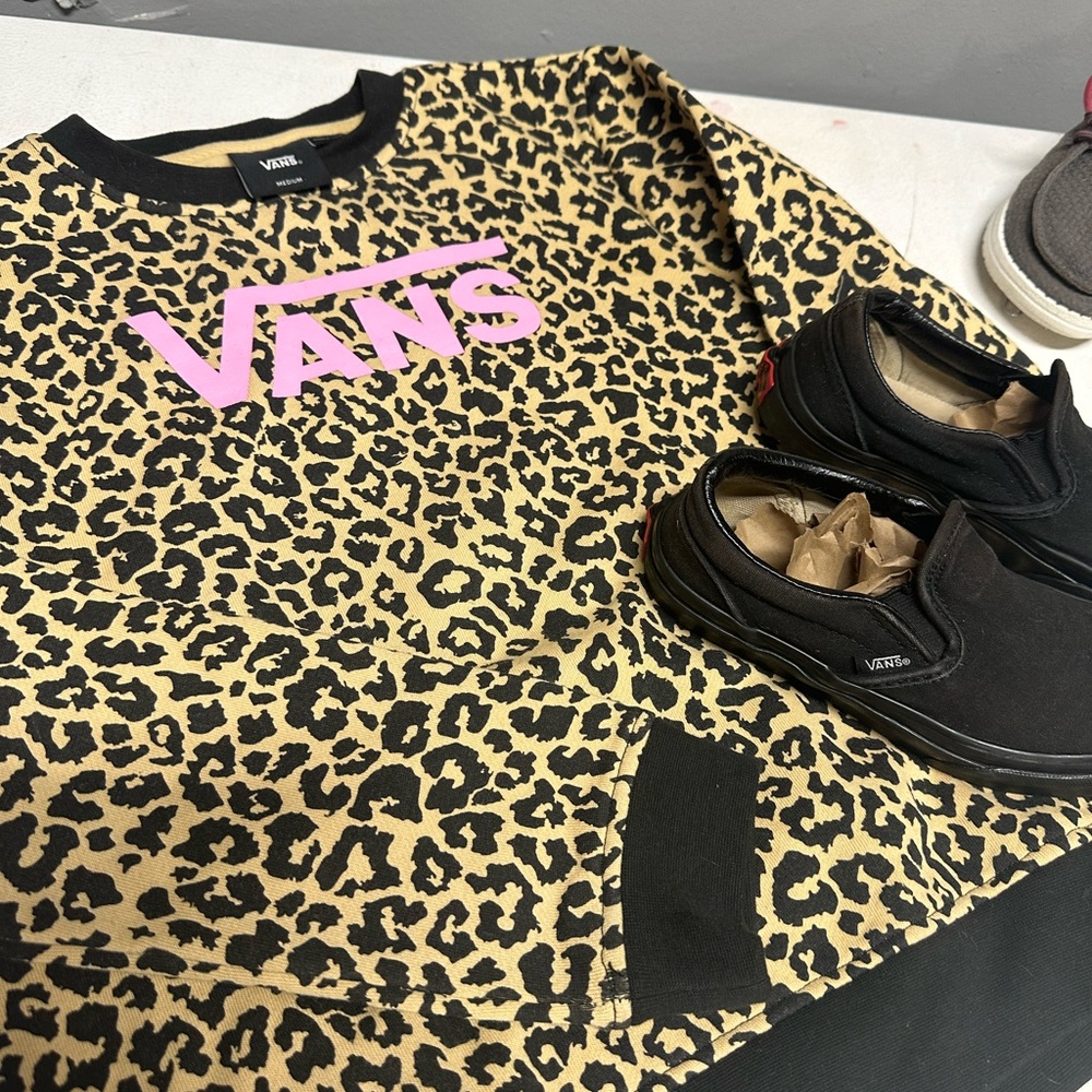 Little girls vsns bundles! Shoes sz 13 and top sz 8